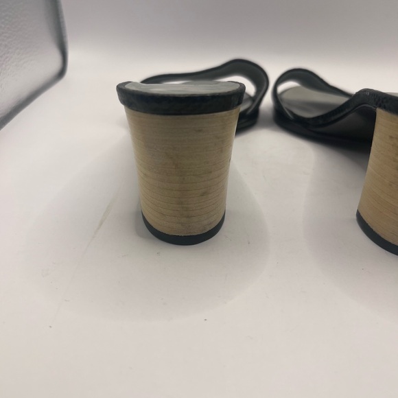 Gucci womens reptile slip on sandals. Size 6B black snakeskin w/ block heel. - Picture 8 of 10